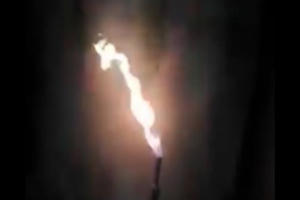 Nghệ An: Khoan giếng phát hiện luồng khí lạ, cháy không ngừng suốt nhiều giờ