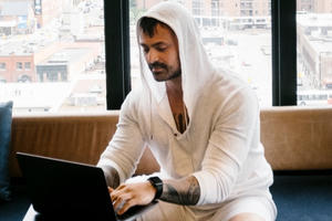 Choáng với ngành công nghiệp 'thổi view' YouTube