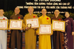 TP.HCM tuyên dương “Những tấm gương thầm lặng mà cao cả” TP.HCM tuyên dương “Những tấm gương thầm lặng mà cao cả”