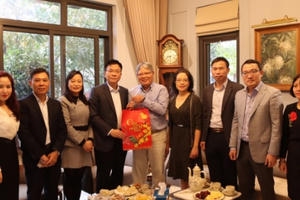 Bộ trưởng Tư pháp Lê Thành Long thăm, chúc Tết gia đình nguyên lãnh đạo Bộ