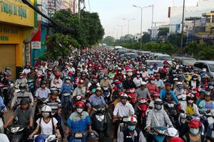 TPHCM và Bộ GTVT bàn cách cứu sân bay Tân Sơn Nhất