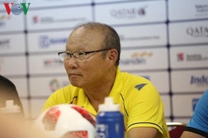 Bị giả mạo Facebook, HLV Park Hang Seo tổ chức họp báo khẩn