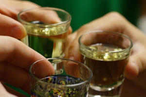 Tăng cường biện pháp phòng chống ngộ độc rượu trên cả nước