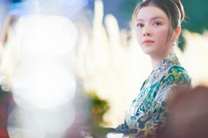 Lý Nhã Kỳ lại gây 'náo loạn' lễ khai mạc Lễ hội áo dài TP.HCM 2018