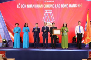 Cục Báo chí đón nhận Huân chương Lao động hạng Nhì