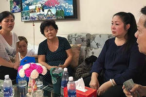 Showbiz ấm tình đồng nghiệp