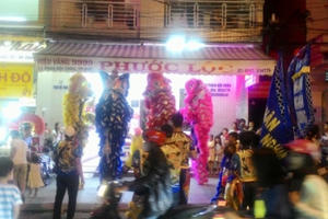 Huế: Tiếng trống múa Lân rộn ràng trên đường phố Cố đô