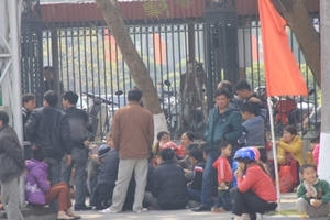 Khởi tố hình sự vụ người dân tụ tập tại cổng UBND tỉnh Thanh Hóa