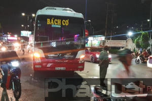 Bình Dương: Xe máy va chạm với ô tô, bé trai tử vong thương tâm Bình Dương: Xe máy va chạm với ô tô, bé trai tử vong thương tâm