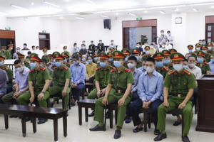 Hình ảnh phiên tòa xét xử sơ thẩm vụ án tại xã Đồng Tâm