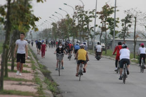TP Vinh: Công an “chốt” chặn tuyên truyền, nhắc nhở người dân tập trung tại hồ điều hòa TP Vinh: Công an “chốt” chặn tuyên truyền, nhắc nhở người dân tập trung tại hồ điều hòa