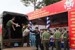 Ấm lòng “Gian hàng 0 đồng” của Công an tỉnh Đồng Nai giữa mùa dịch Ấm lòng “Gian hàng 0 đồng” của Công an tỉnh Đồng Nai giữa mùa dịch