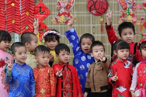 Trải nghiệm Tết truyền thống cho các bé tại Hội chợ Tết Xuân yêu thương