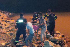 Tìm thấy thi thể nam thanh niên để lại tư trang trên cầu Bến Thủy