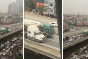 Hàng trăm tài xế bức xúc vì xe bồn và container dàn hàng, chạy "siêu chậm" tại đường trên cao