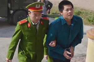 20 năm tù cho ông bố hiếp dâm con gái