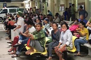 Hà Nội: Bát nháo “cò” bệnh viện
