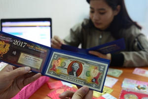 Nhộn nhịp chợ tiền lì xì trên mạng