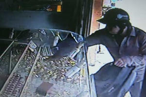 Vợ bán vàng trúng cửa hàng chồng mới trộm