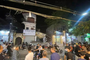 Hà Nội: Hàng xóm đào móng, nhà 3 tầng đổ sập, một nhà khác lún nghiêng
