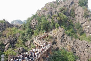 Toàn cảnh công trình "khủng" không phép trong khu di sản Tràng An từ góc nhìn flycam