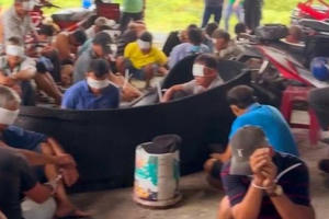 Đột kích sòng bạc, bắt quả tang 54 đối tượng sát phạt nhau bằng hình thức đá gà ăn tiền