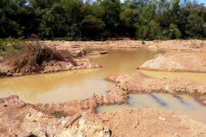 Bình Định: Chính quyền “ngó lơ” hoạt động khai thác đất, cát trái phép