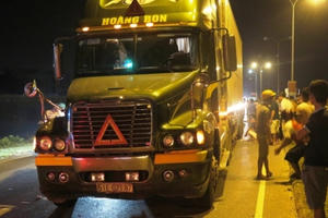 Nam Định: Người đàn ông bị cuốn vào gầm container khi đang băng qua đường