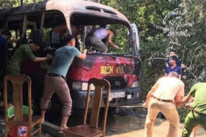 Nghệ An: Cúng rằm tháng 7, cháy cả nhà thờ họ lẫn xe khách