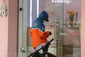 Hà Nội lập danh sách 700 người chuyên giao nhận hàng hóa