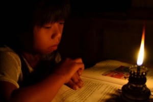 Dưới đèn đọc sách
