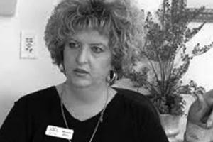 Bán cả răng vàng của xác chết