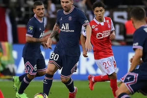 Messi ra sân lần đầu, Mbappe tỏa sáng giúp PSG thắng dễ Reims