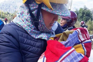 Nghệ An: Hi hữu ba cô giáo giúp sản phụ vượt cạn ngay giữa đường