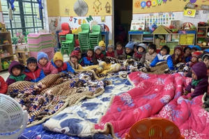 Nhiệt độ xuống dưới 10 độ C, người dân vùng cao Lào Cai chống chọi với giá lạnh Nhiệt độ xuống dưới 10 độ C, người dân vùng cao Lào Cai chống chọi với giá lạnh