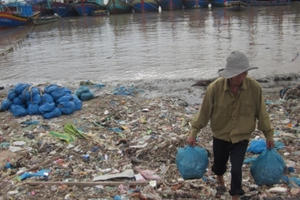 Thanh Hóa: Kinh hãi với cảnh tượng "bẩn không tả được" ven biển Hậu Lộc