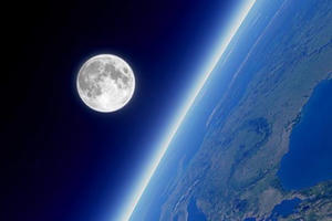 Mặt trăng đang ngày càng rời xa Trái đất