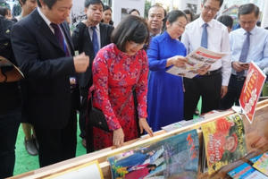 Khai mạc đường sách Tết Mậu Tuất