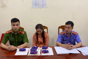 Bắt Trang “hot girl”, công an thu hơn 12.000 viên ma túy