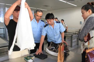 Hải quan sân bay Đà Nẵng: Vòi vĩnh lộ liễu, xử lý qua loa