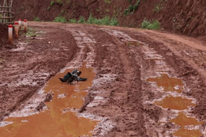 Điện Biên: Ngao ngán với tuyến đường 80 tỷ đang chuẩn bị bàn giao đã... nát như tương