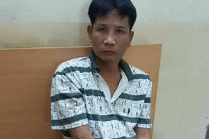 Lợi dụng đèn đỏ, nam thanh niên dùng dao rạch băng dính cướp tài sản Lợi dụng đèn đỏ, nam thanh niên dùng dao rạch băng dính cướp tài sản