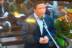 Hà Văn Thắm nhận tội, mong HĐXX xem xét cho cấp dưới