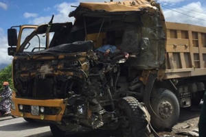 Quảng Ninh: Hai xe tải đâm trực diện khiến 1 tài xế tử vong tại chỗ