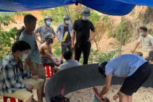 Bất chấp lệnh giãn cách xã hội, nhóm đối tượng vẫn trốn vào rừng đá gà sát phạt lẫn nhau