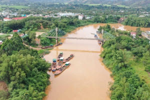 Lâm Đồng: Xử phạt chủ tàu không số lén lút hút cát lậu