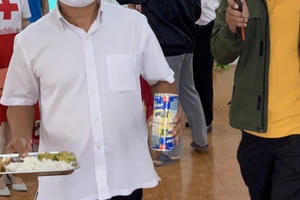 Ông Đoàn Ngọc Hải nhận "lương khủng" 60 triệu đồng khi phục vụ quán cơm