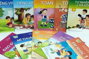 Loạn sách giáo khoa, sách tham khảo: Cả phụ huynh và giáo viên hoang mang