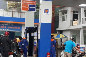 Giá xăng dầu có thể còn 10 ngàn/lít, mức thấp nhất 10 năm