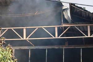 Hà Nội: Cháy lớn xảy ra tại một khu trưng bày nhà mẫu với diện tích gần 1000m2